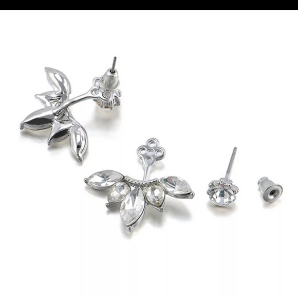 ☀️NEW BEAUTIFUL GOLD OR SILVER CZ EAR HUGGER EARRI - Picture 8 of 8